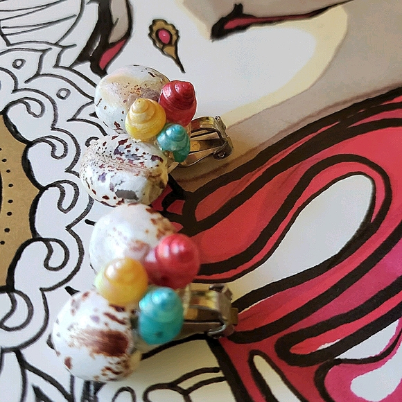 Vintage Tiki Seashell Earrings Clip ons Bright - Picture 3 of 4